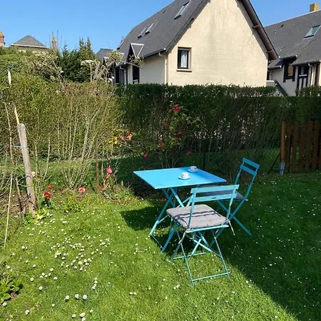 With Garden At 100 M From The Apartment *
